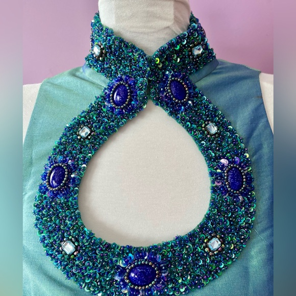 Vintage Iridescent light blue sleeveless keyhole qipao with back slit - Picture 4 of 11